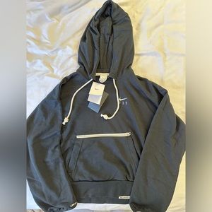 Nike Women's Dri-FIT Swoosh Fly Standard Issue Pullover Basketball Hoodie